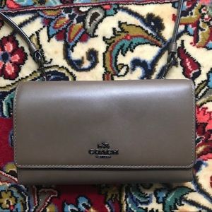 NWOT Olive Coach Wallet Crossbody